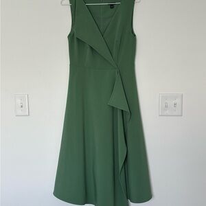 Elegant Green Sleeveless Dress